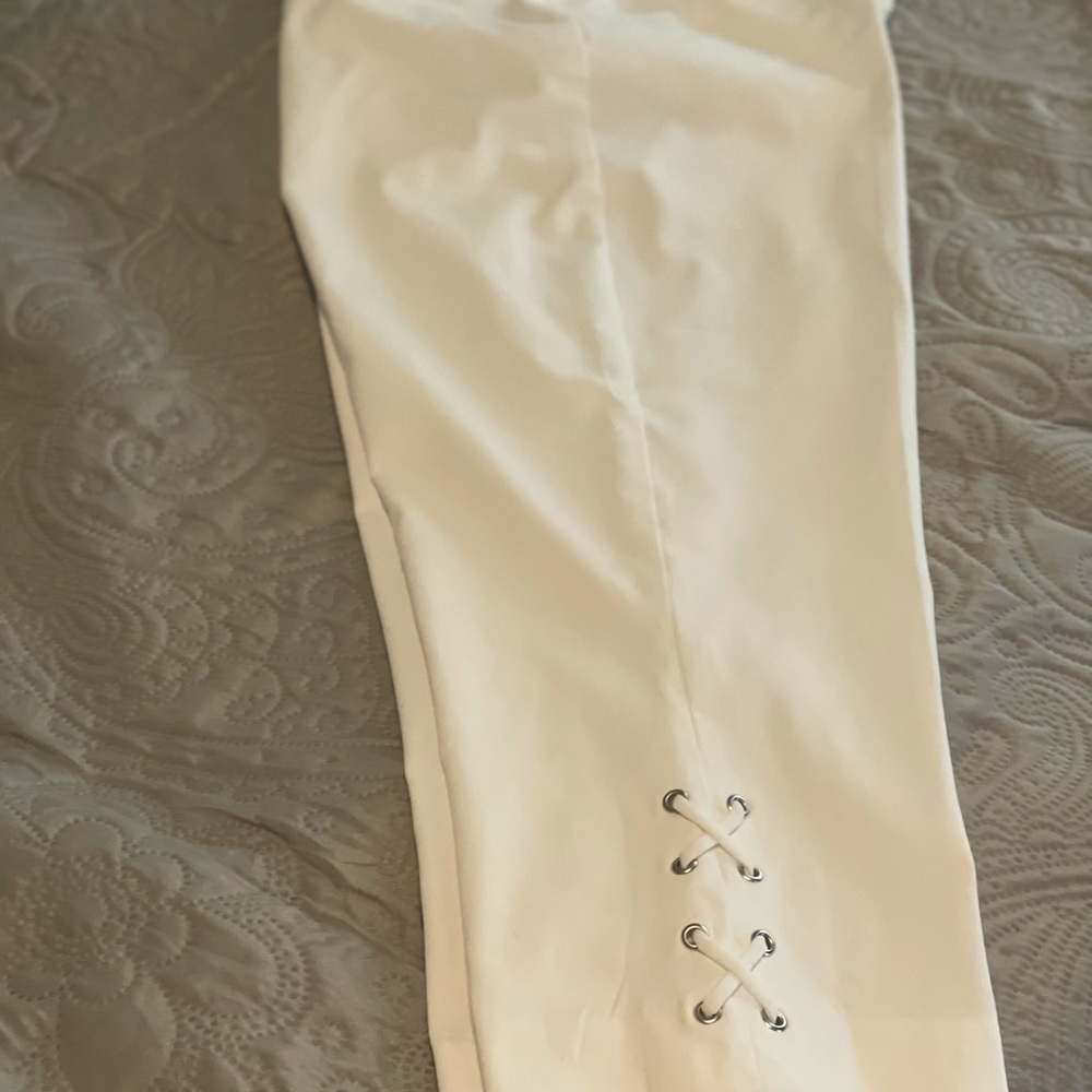 Pull on stretch chicos capri.  Pristine condition.